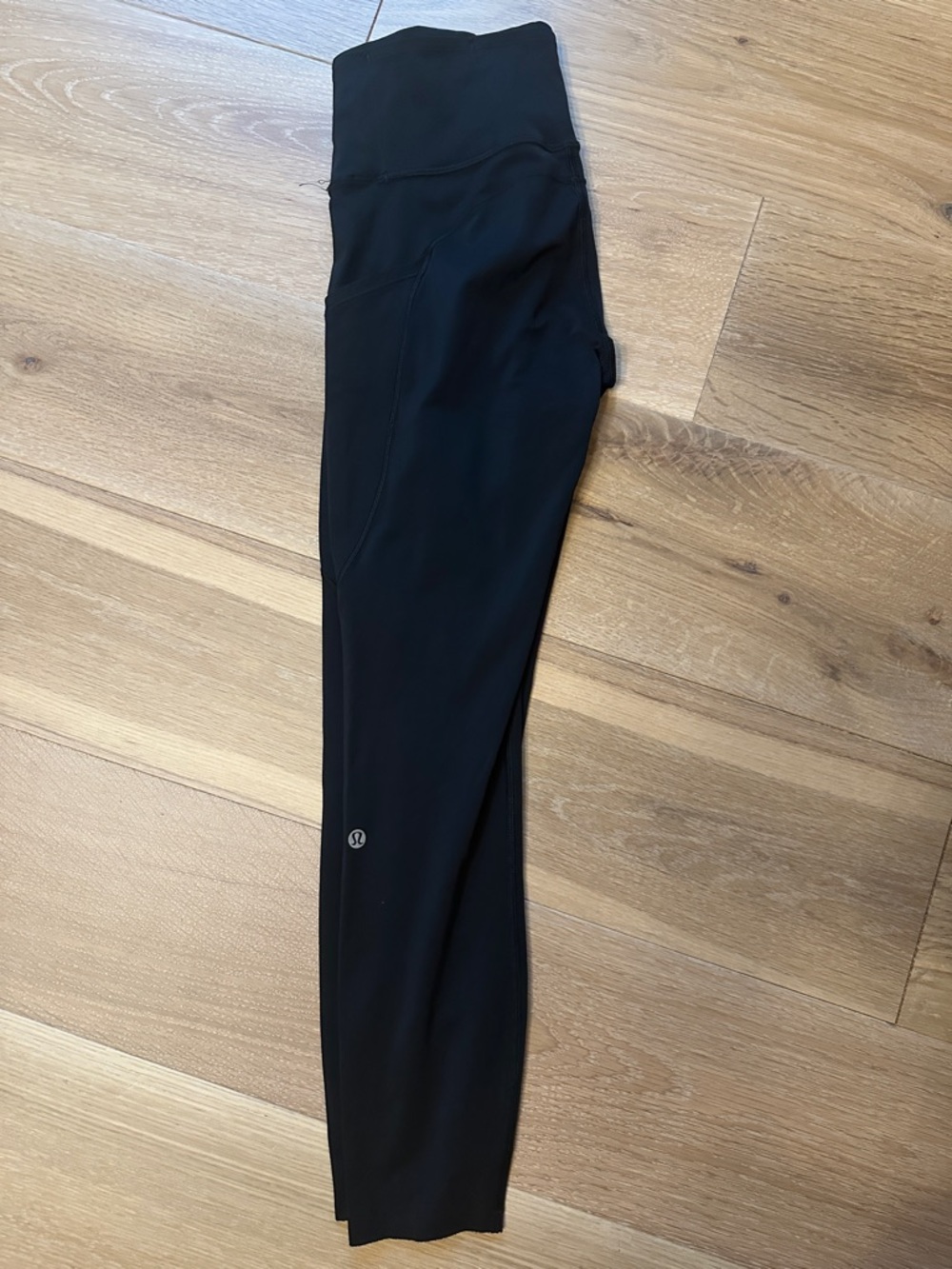 Lululemon  High-Waist Pocket Leggings side pocket . Size tag missing but size 4 - Picture 3 of 4